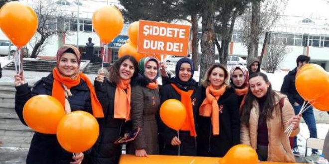 Hemşirelik öğrencileri 'kadına şiddete hayır' dedi