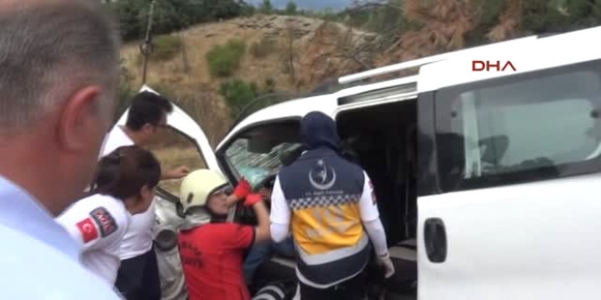 Bolu'da yolcu servisi ile minibs arpt: 4 yaral