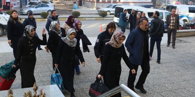 Çorum'da ihraç edilen memurlar dahil 6 kadına FETÖ gözaltısı