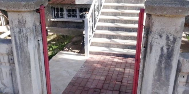 Kapı hırsızları mahallede kapı bırakmadı