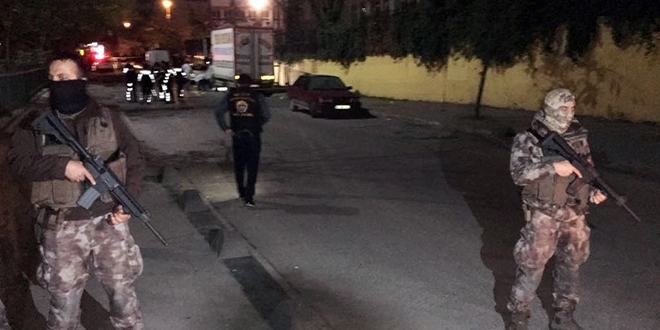 Bağcılar'da okul önünde silahlı çatışma: 5 yaralı