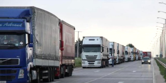 Bulgaristan'a açılan sınır kapılarında tır kuyruğu