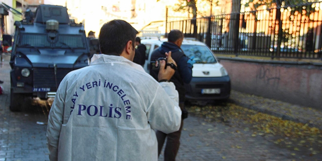 Diyarbakır'da İlkokula EYP'li saldırı