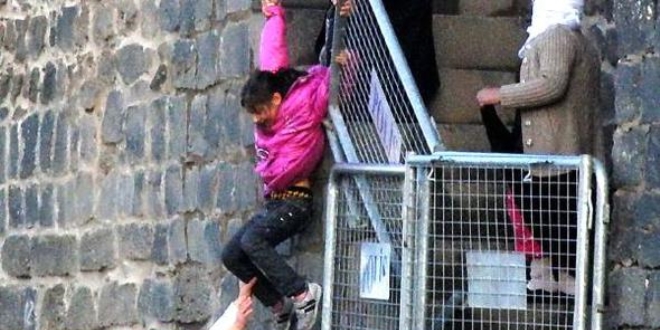 Yasaklı bölgede selfie için engel tanımıyorlar