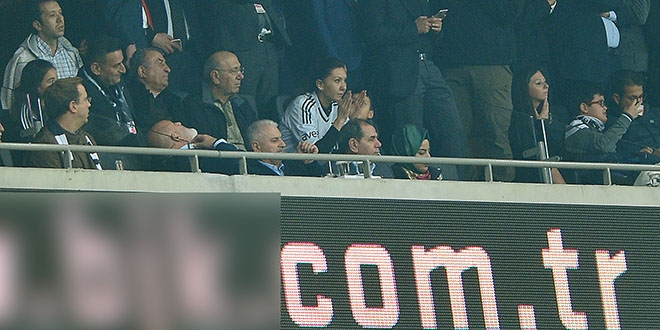 Başbakan Binali Yıldırım derbi maçı izledi
