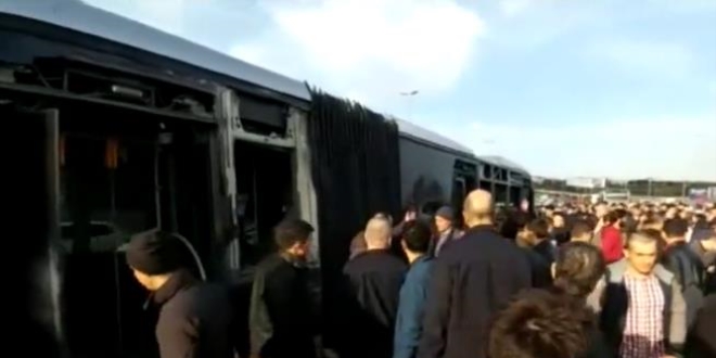 stanbul'da metrobs yolunda kaza: 19 yaral