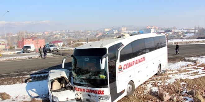 Ardahan'da trafik kazası: 1 ölü, 2 yaralı