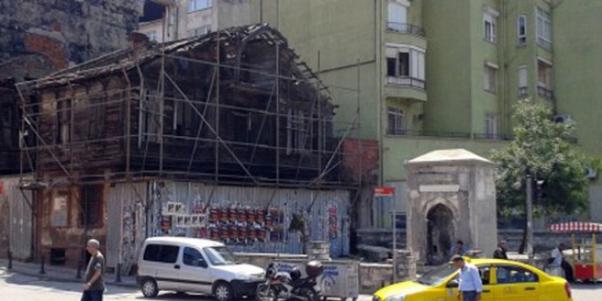 Kadıköy'de tarihi çeşmenin yıktırıldığı iddiası