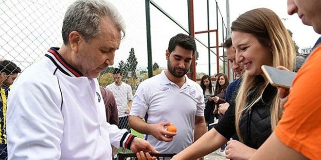 Öğrenciler, Rektörle iddiaya girdiklerine pişman oldu
