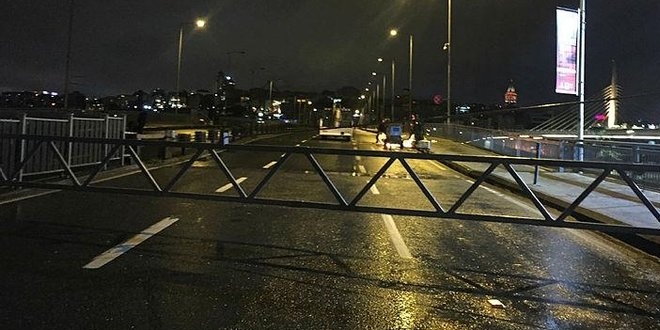 Atatürk Köprüsü trafiğe kapatıldı