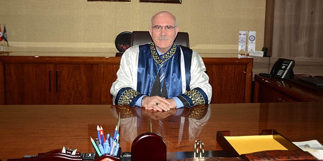 Uşak Üniversitesi yeni rektörü görevini devraldı