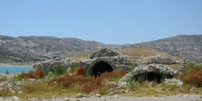 Baraj suyu çekilince Selçuklu hanı ortaya çıktı