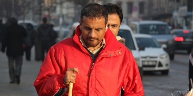 Yanlış anlaşılan görme engelli darp edildi