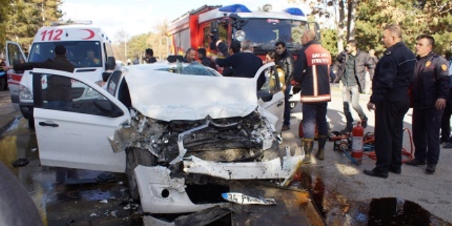 Ankara'da trafik kazası: 8 yaralı