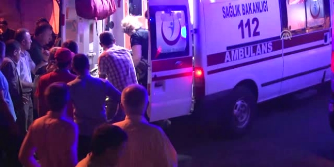Çatıdan düşen köy muhtarı yaşamını yitirdi