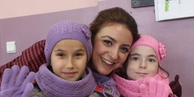 Öğrenciler üşümesin diye köy köy dolaşıyorlar