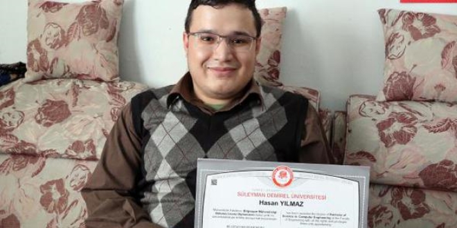 Uzaktan eğitimle bilgisayar mühendisi oldu