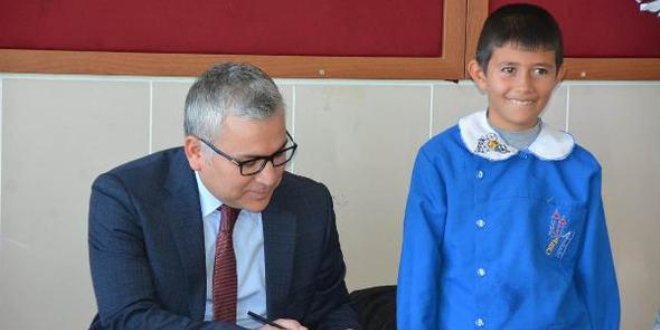 Vali Şimşek, köy okullarını ziyaret etti