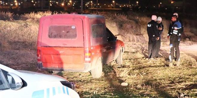 Polisten kaçan araç, lastiğine ateş açılarak durduruldu