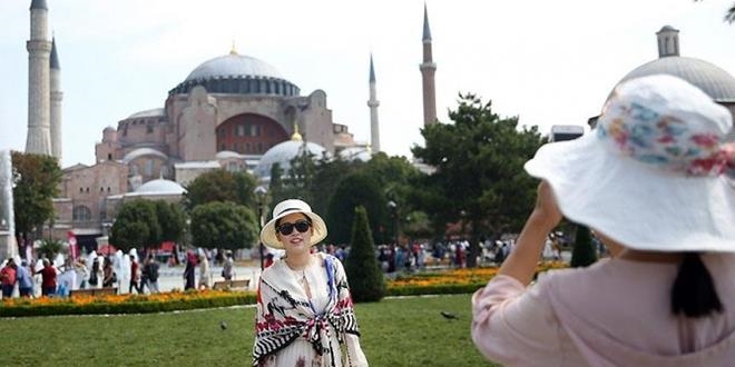 En çok turisti İstanbul ve Antalya ağırladı