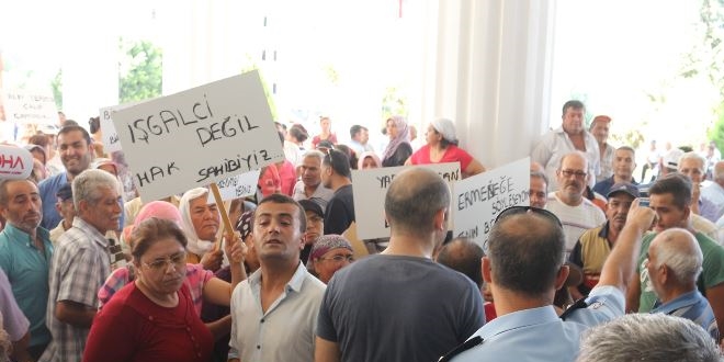 Arsa ihalesinde demir bariyerler havada uçuştu