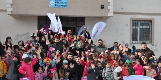 Öğrencileri için sosyal medyada yardım kampanyası başlattı