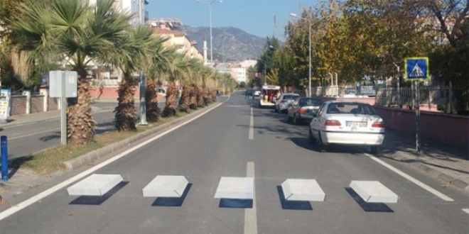 Aydın'da üç boyutlu yaya geçidi hizmete girdi