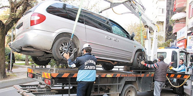Yanlış park eden sürücüler iki kere cezalandırılıyor