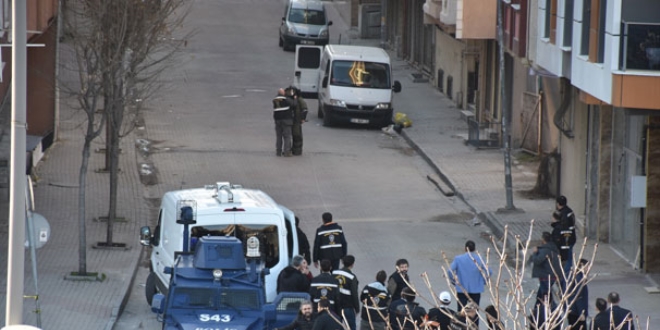 stanbul'da durdurulan arata bomba bulundu