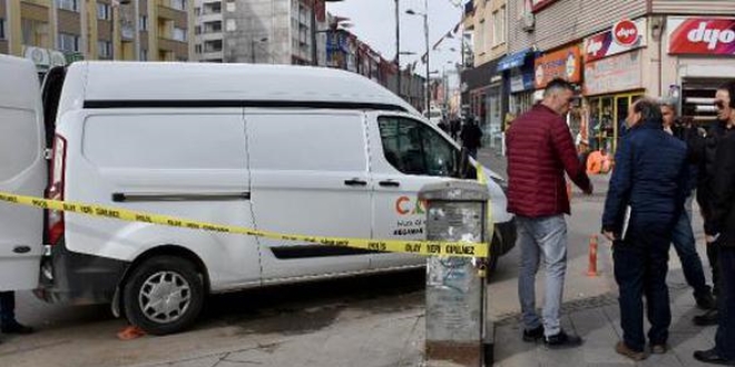 Lastiğini patlattıkları minibüsten 100 bin lira çaldılar