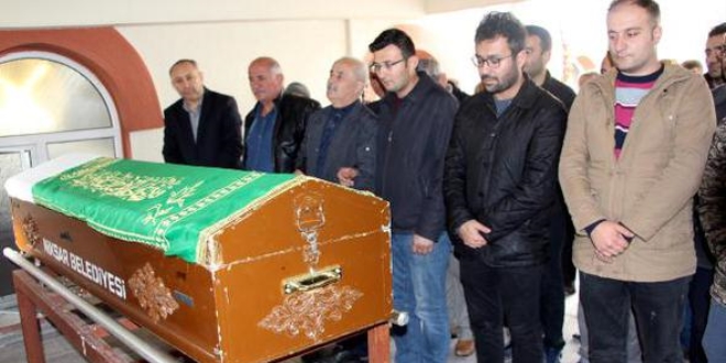 Eşini öldürüp intihar eden polis, toprağa verildi