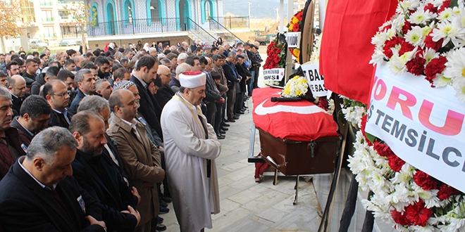 Öğrencisi tarafından öldürülen okul müdürü toprağa verildi