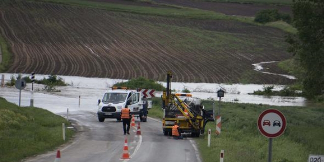 Edirne-Krklareli karayolu trafie kapand