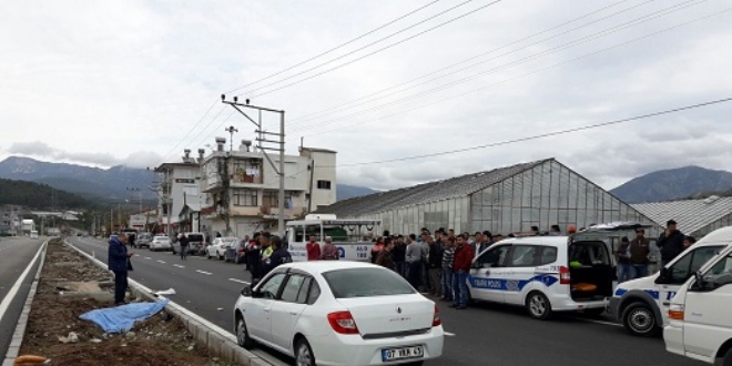 Ekmek almaya giderken otomobilin altında kaldı