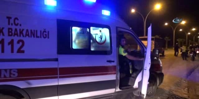 Kamyon polis uygulama noktasına çarptı: 2 polis yaralı
