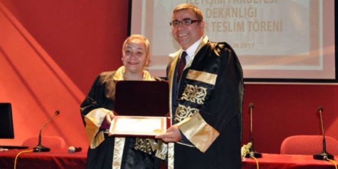 İstanbul Üniversitesi İletişim Fakültesi'nde nöbet değişimi