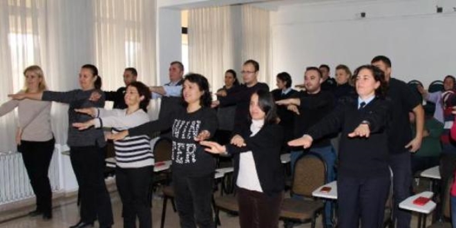 Memurlara masa başı egzersiz