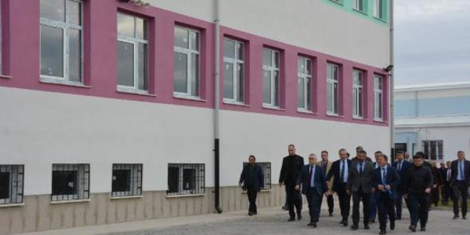 Ömer Halisdemir'in adına yapılan okul tamamlanıyor