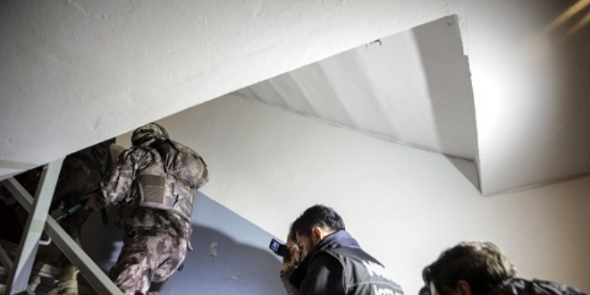 Küçükçekmece'de şafak operasyonu