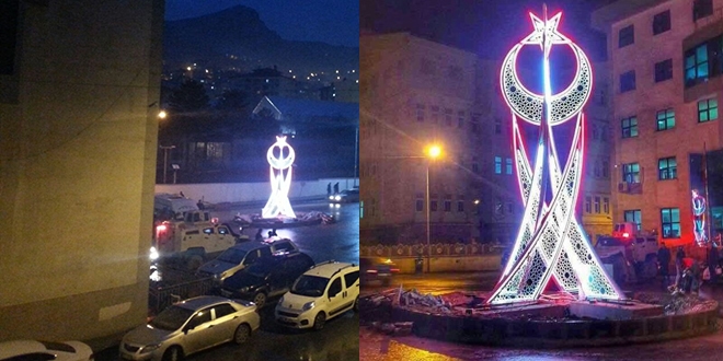 Hakkari caddeleri ilk defa Ayyıldız kulesi ile tanıştı