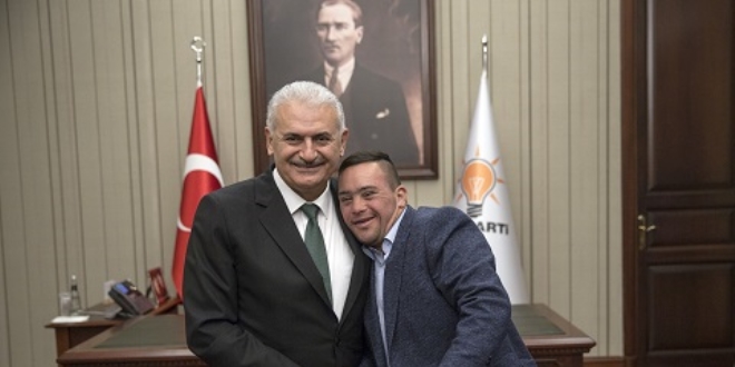 Yıldırım, down sendromlu Filistinli genci kabul etti