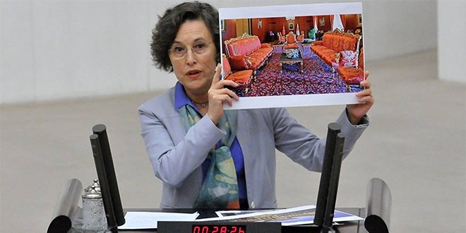Başkandan 52 metrekarelik halı savunması!