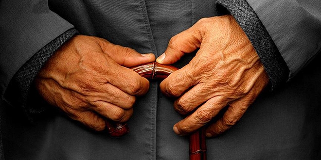 Liseliler, stajını kimsesiz yaşlının evinde yapacak