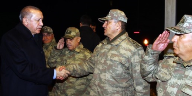 Erdoğan, 23. Jandarma Sınır Tümen K.lığını ziyaret etti