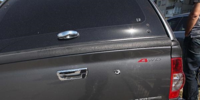 CHP'li eski belediye başkanının aracı kurşunlandı