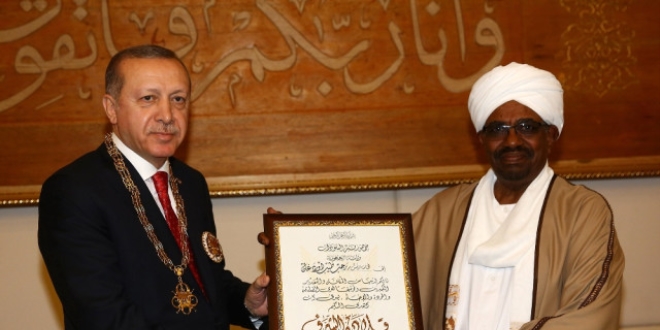 Erdoğan'a, Yüksek Devlet Nişanı verildi