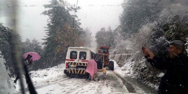 Alanya'da kar yağışı etkili oluyor