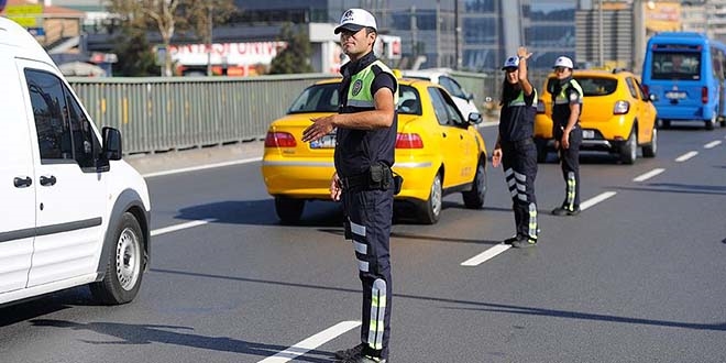 stanbul'da baz yollar trafie kapatlacak