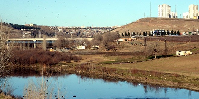 Bölgenin hayat kaynağı Dicle Nehri can çekişiyor