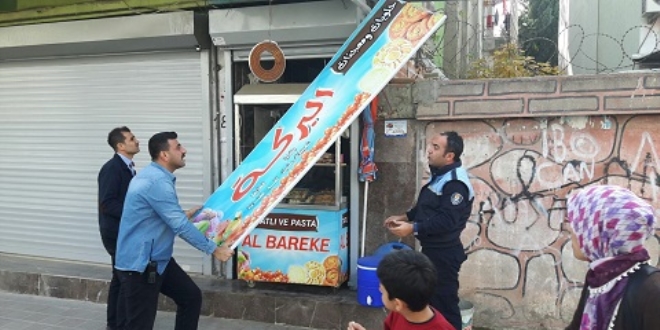 Adana'da Arapça tabelalar kaldırıldı